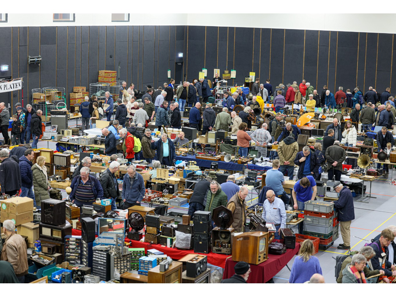 Weer veel belangstelling voor Vintage & Techniekbeurs in De Spil Nieuwleusen