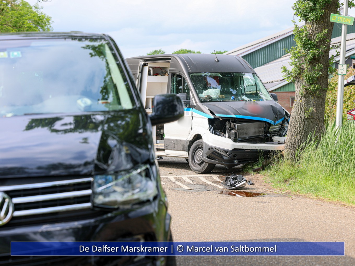Aanrijding twee bestelbussen Vinkenbuurt