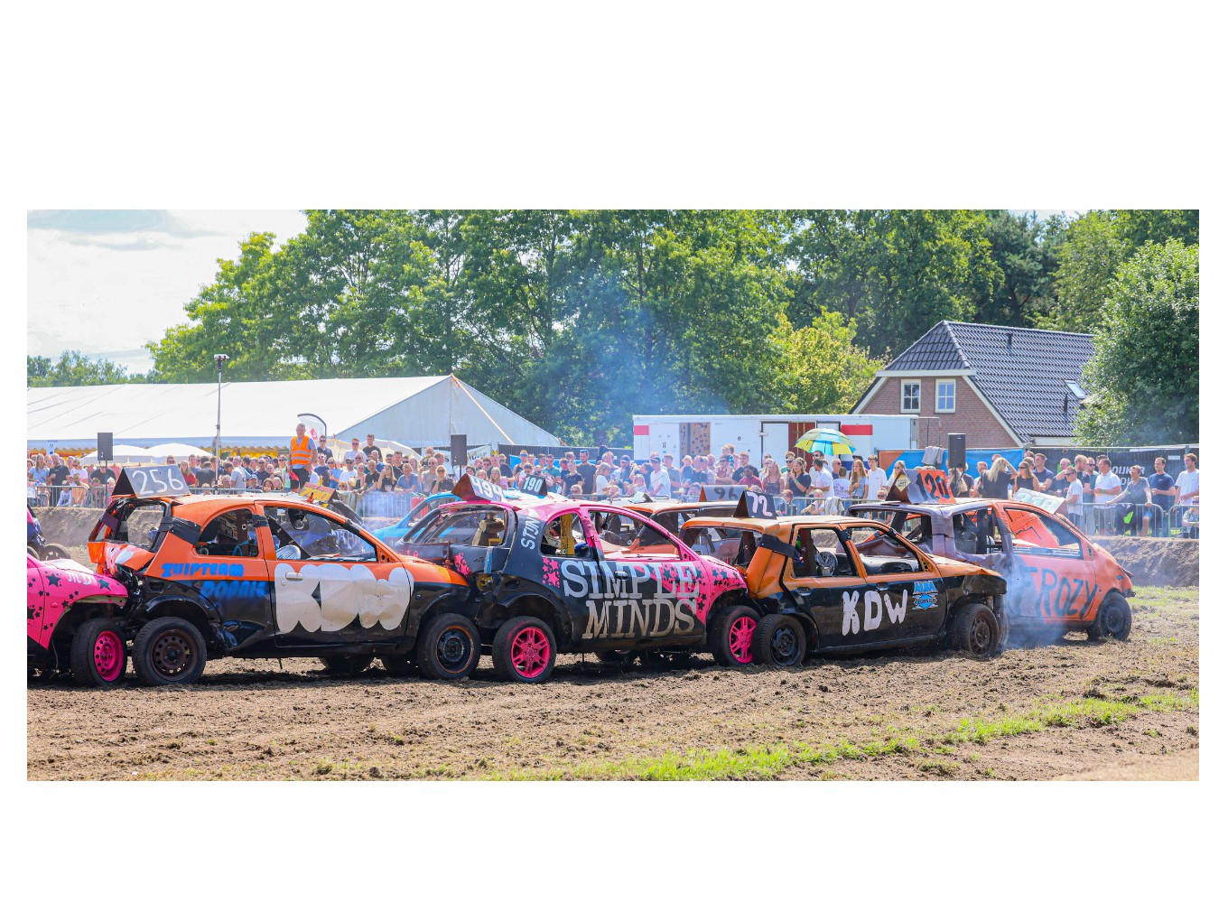 Autorodeo van Hoonhorst trekt 90 deelnemers
