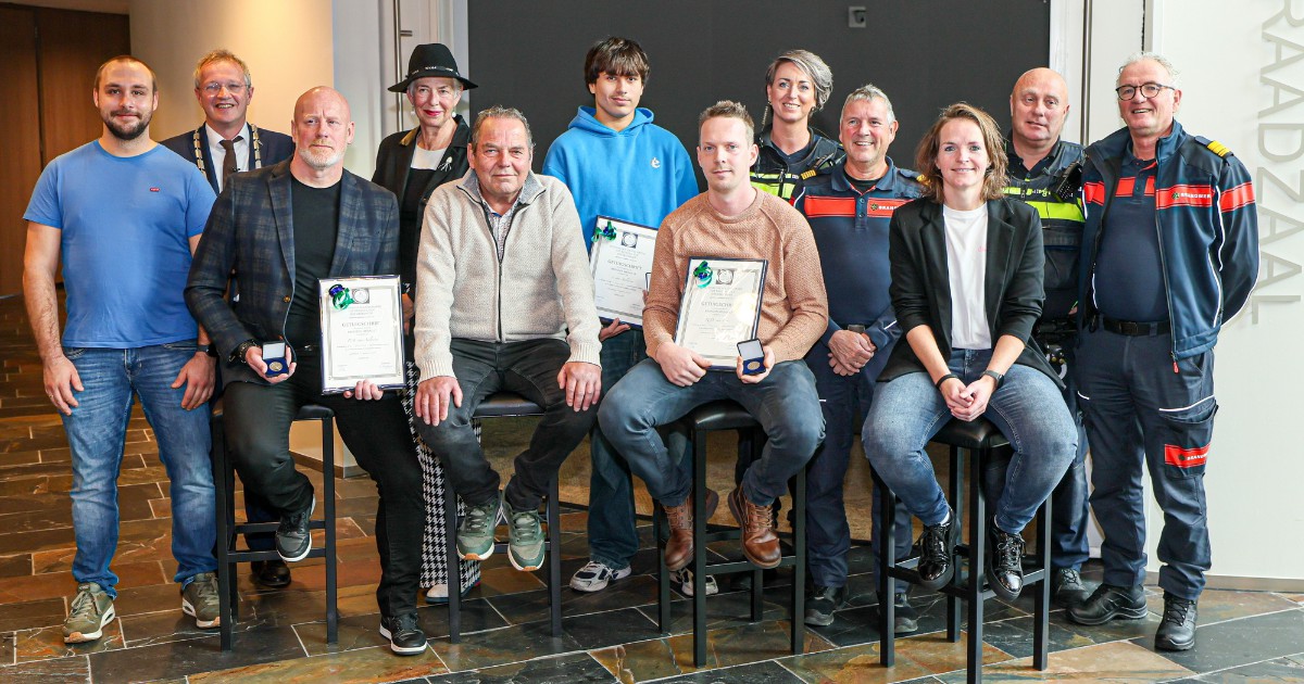 Bronzen medailles voor dappere helpers bij verkeersongeval