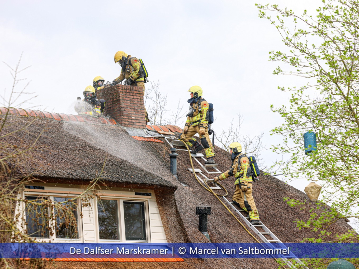 Serieuze schoorsteenbrand rietenkap Nieuwleusen