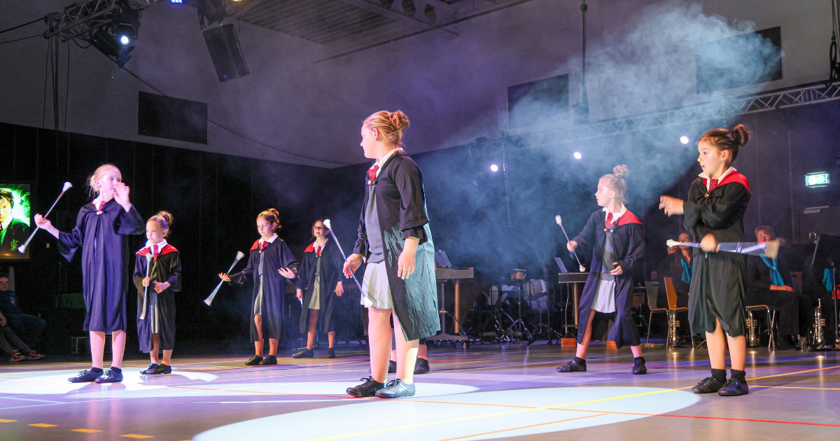 Publiek Crescendo-Excelsior geniet van reis door de tijd