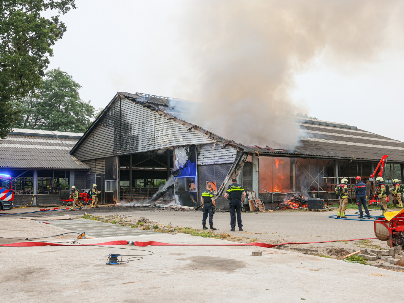 Grote brand in stal aan Aalshorsterpad