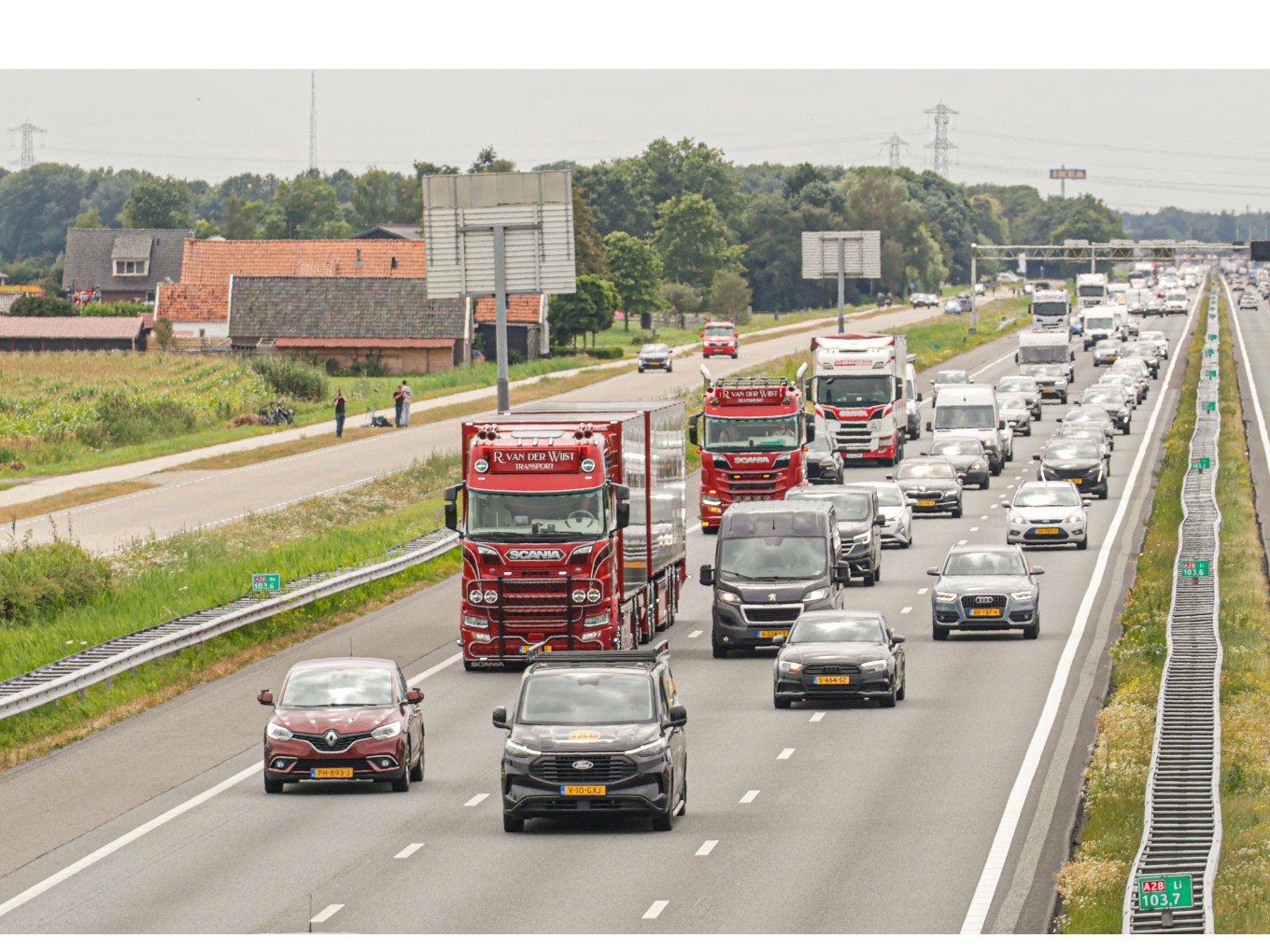 Filmpjes maken van trucks op weg naar Truckstar