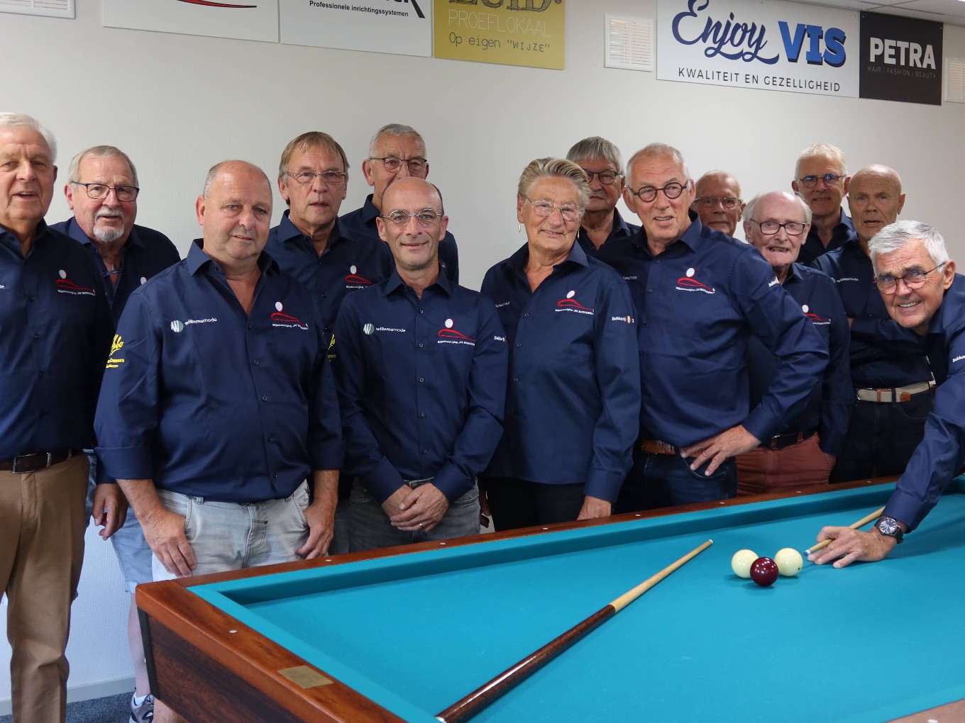 Nieuwe tenues voor biljartvereniging De Brouwerij