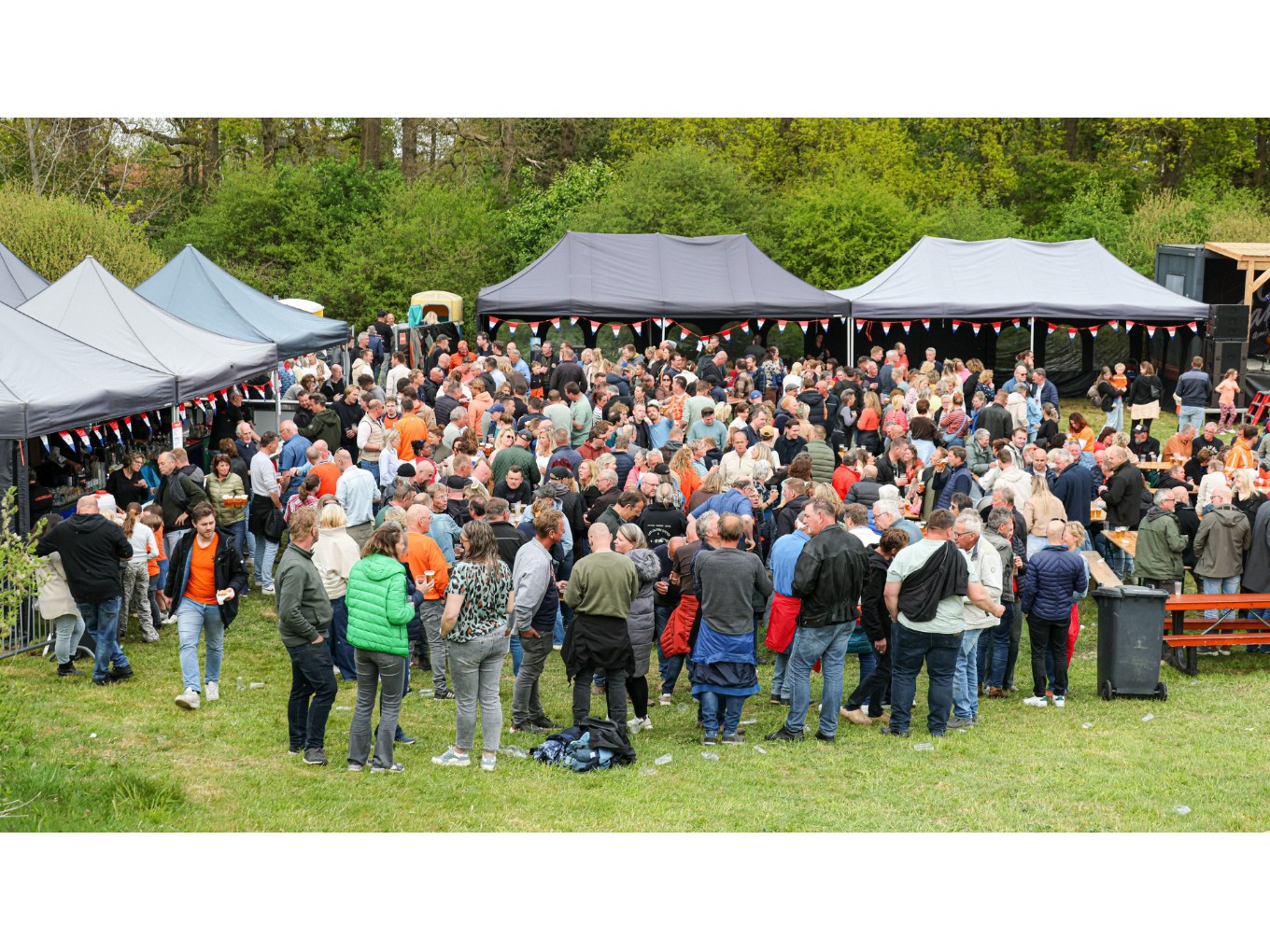 Koningsdag in Nieuwleusen. Foto: Marcel van Saltbommel.