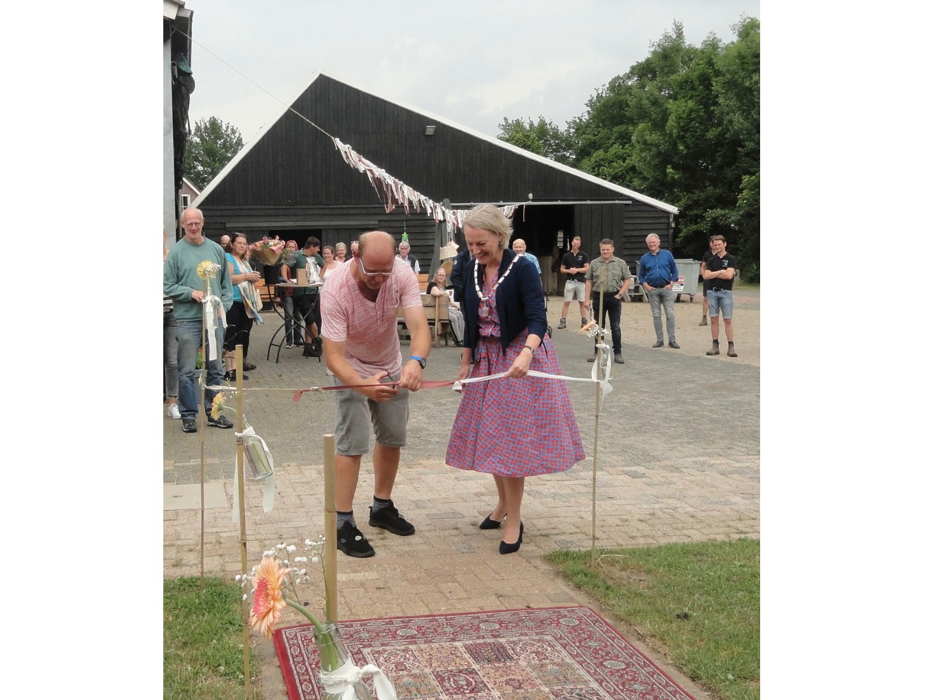 Burgemeester Erica van Lente opent ontvangstruimte bij zorgboerderij Buitenplaats Vechterweerd