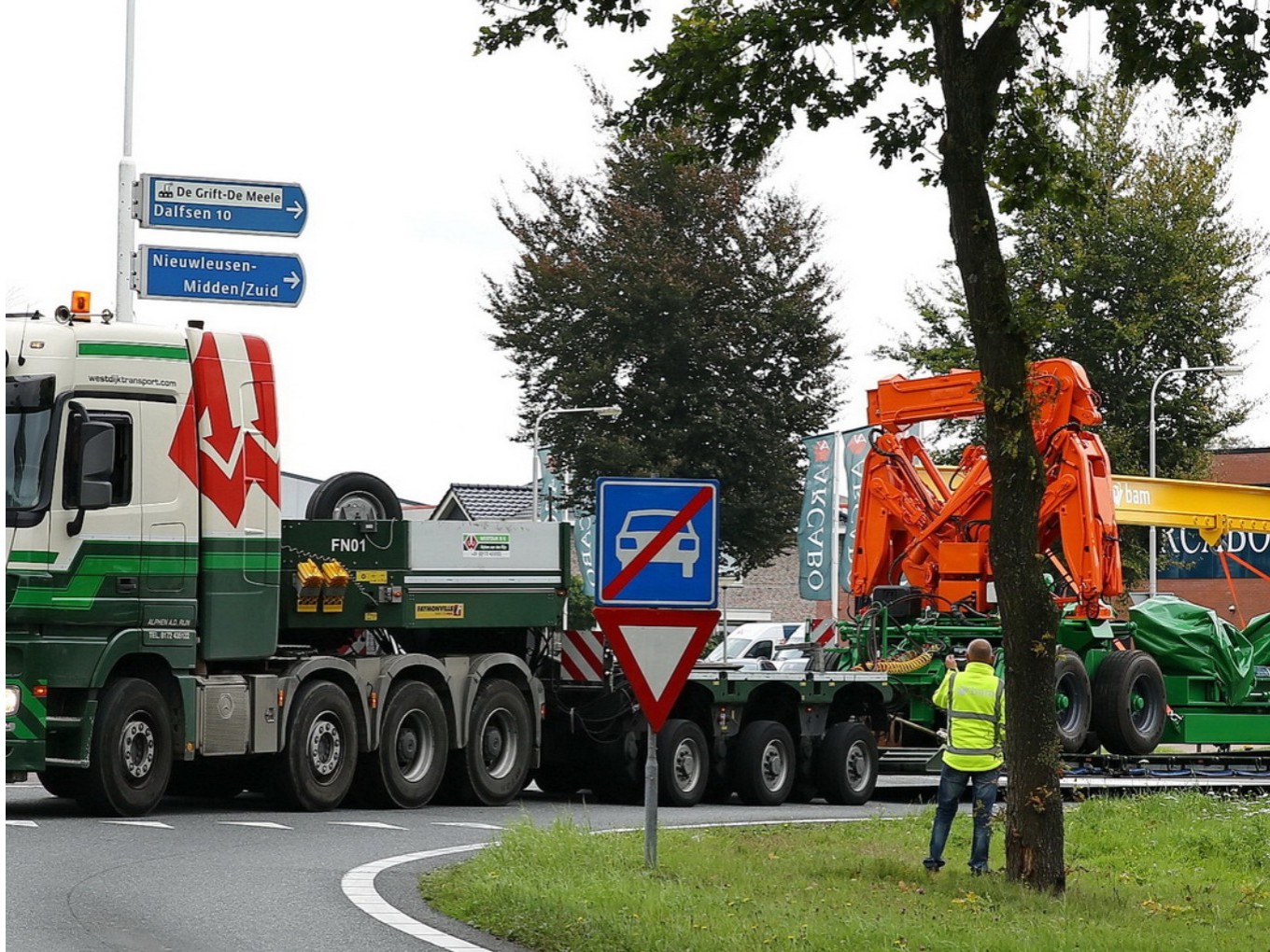 Bijzonder transport van BAM vanaf industrieterrein De Grift