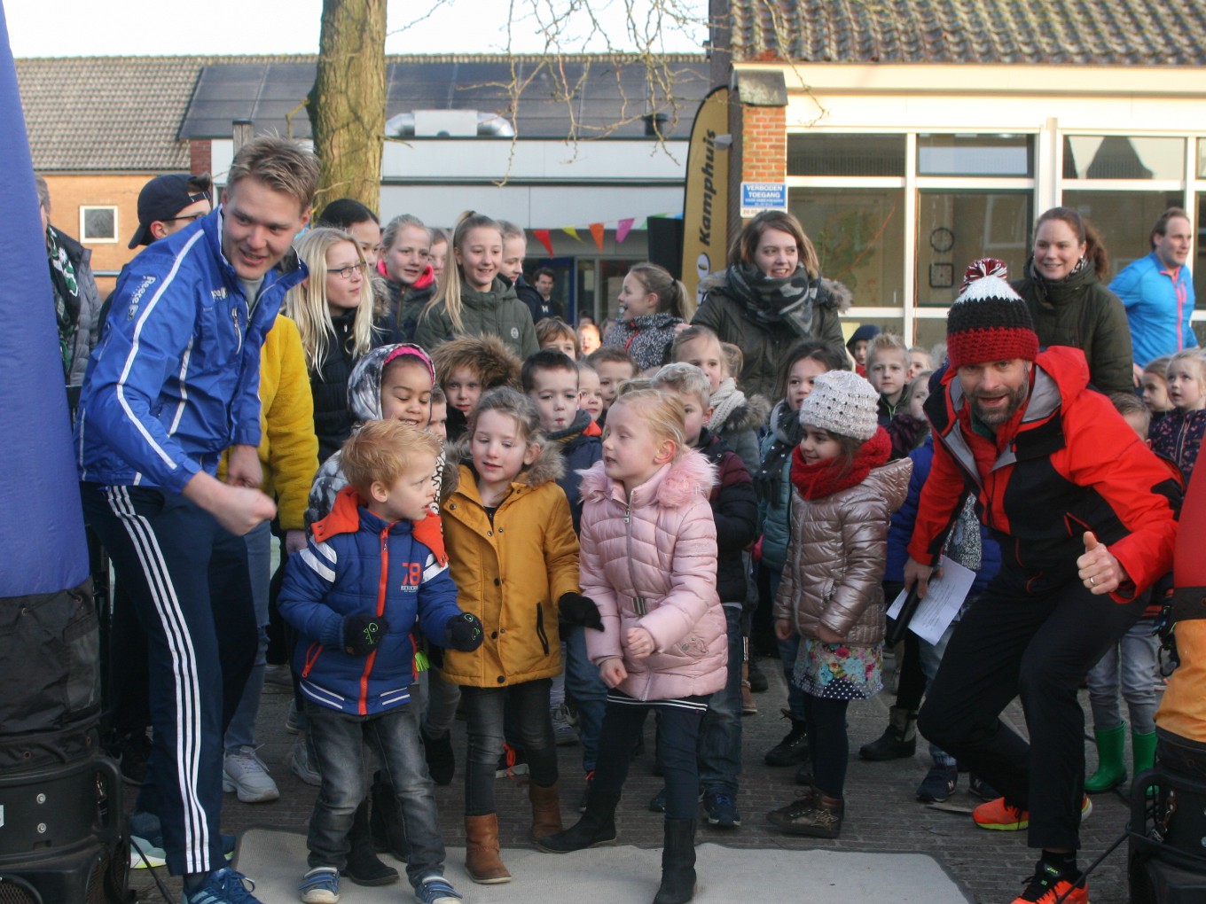 Erben Wennemars loopt The Daily Mile met De Uitleg
