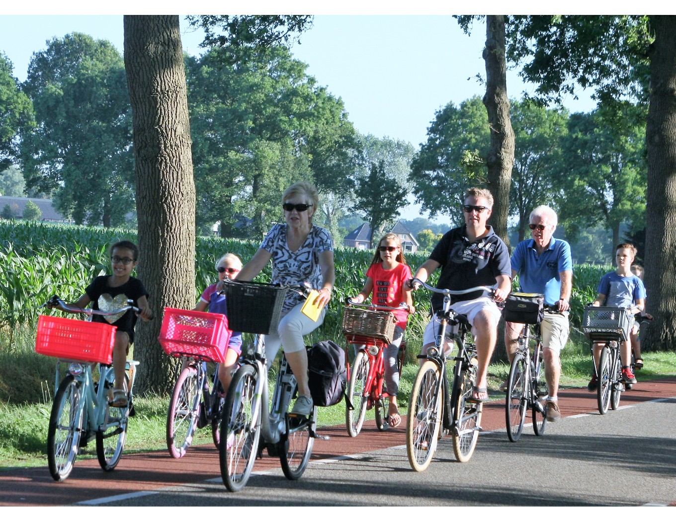 Jong en oud fietsen mee met Fiets3daagse in Dalfsen