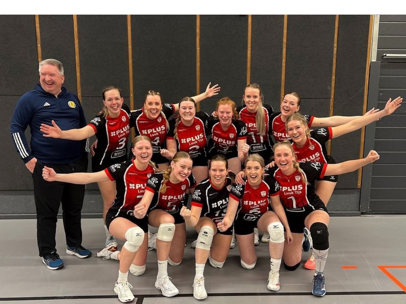 Dames 1 Flash Nieuwleusen promoveert op eigen kracht