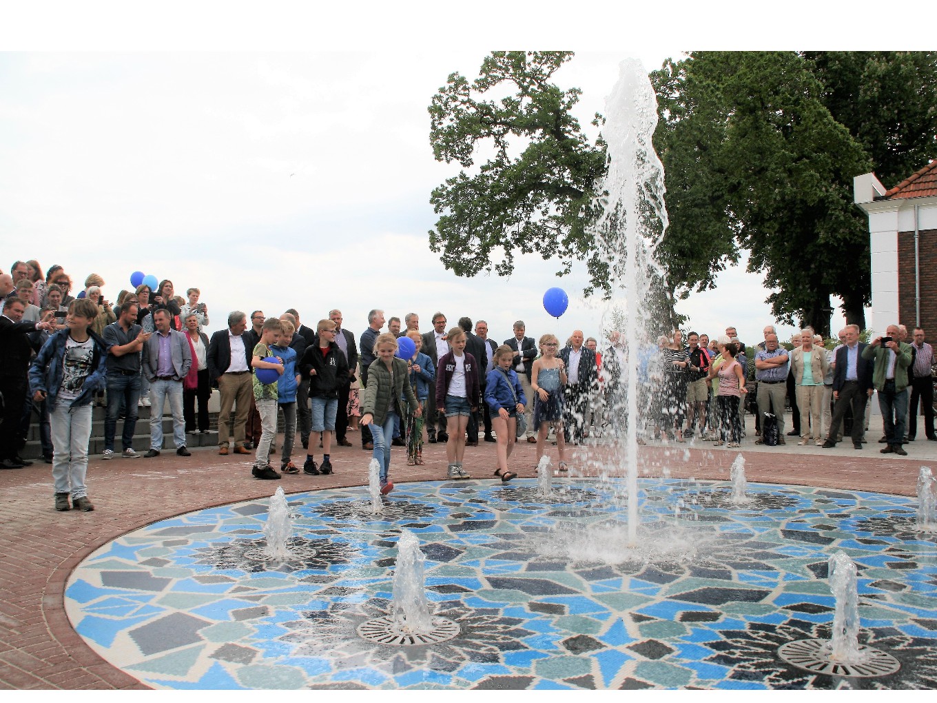 Fontein bij Waterfront Dalfsen krijgt nieuwe vloer