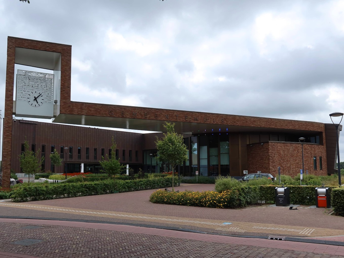 Gemeente Dalfsen draagt Kulturhus De Mozaïek over aan stichting