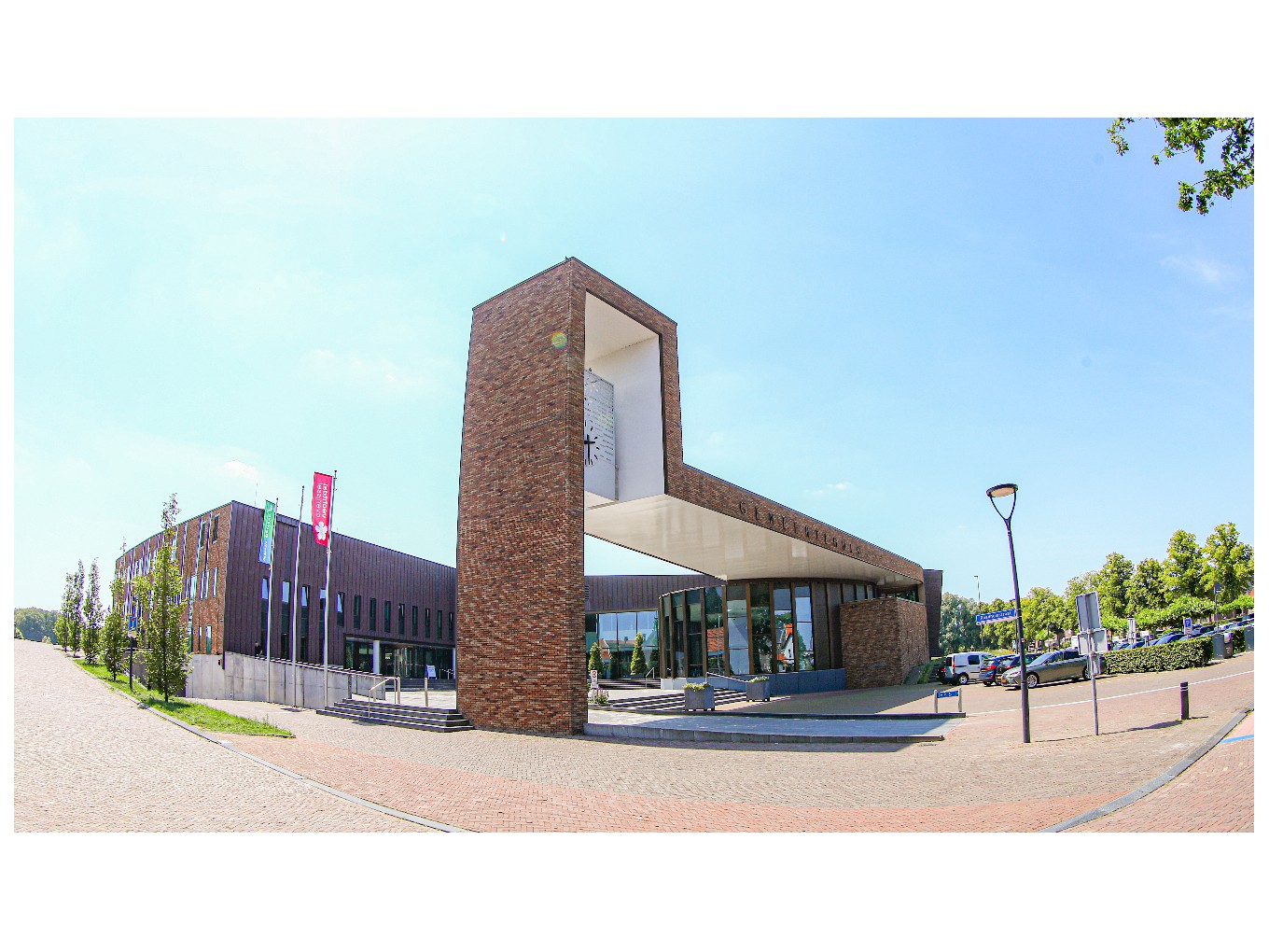 gemeentehuis Dalfsen. Archieffoto: Marcel van Saltbommel.