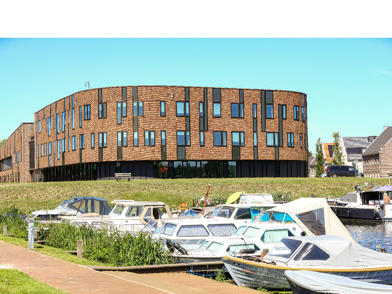 gemeentehuis Dalfsen. Archieffoto: Marcel van Saltbommel.