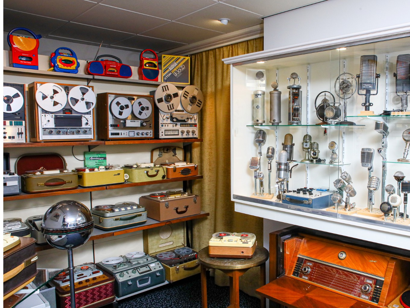 Statiegeldflessen verzamelen voor Grammofoonmuseum Nieuwleusen