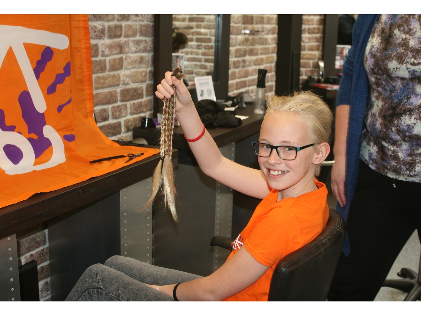 Quinten (10) uit Nieuwleusen doneert zijn haar aan KiKa