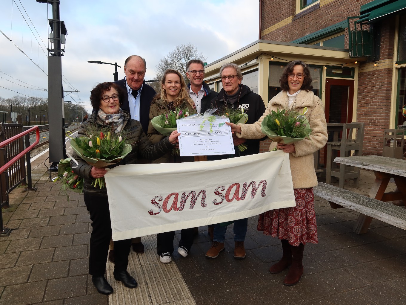 Cheque van Stationsloop voor Naaiatelier SamSam