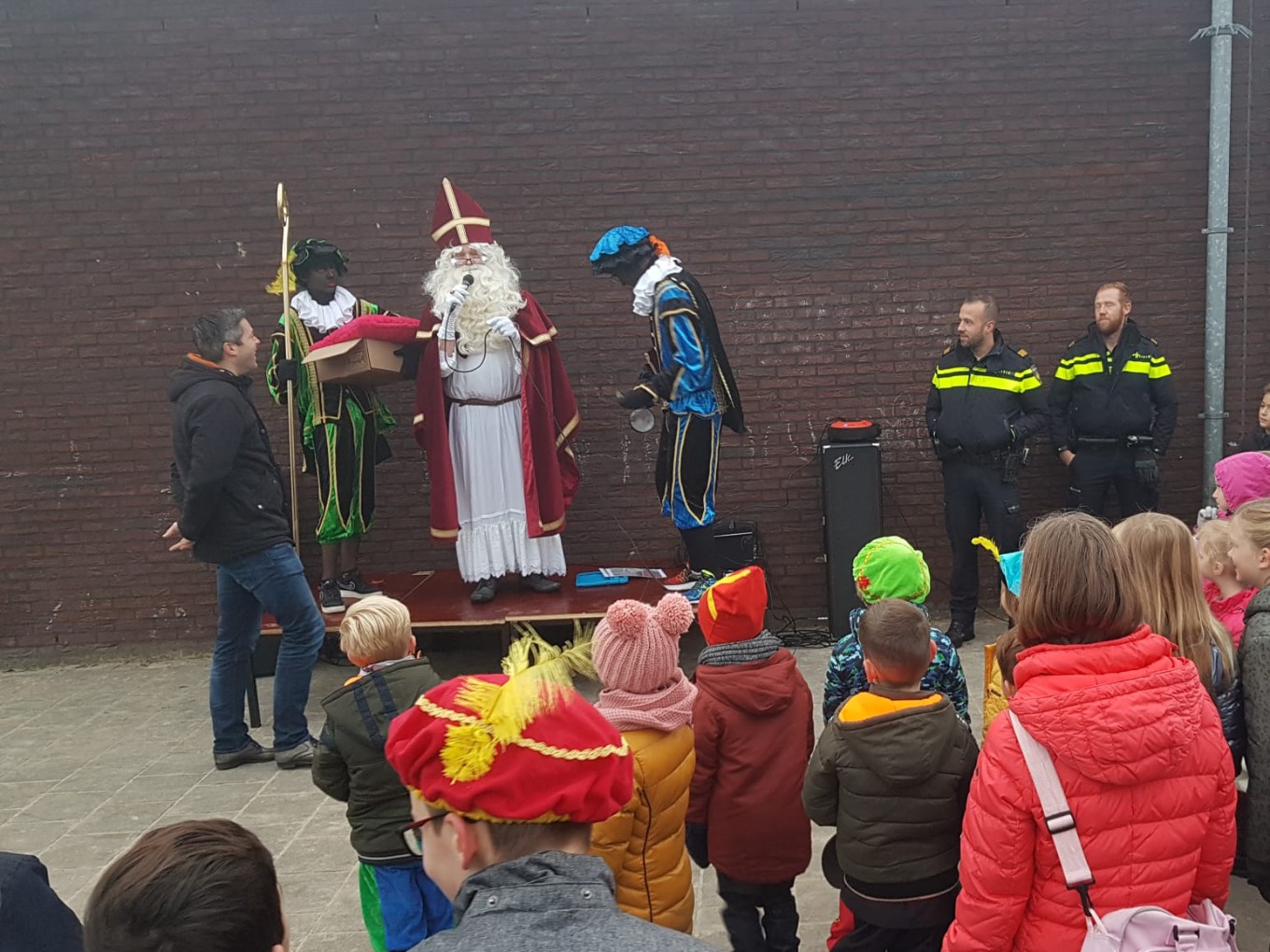 Politie zoekt sporen op CDS Het Kompas in Nieuwleusen