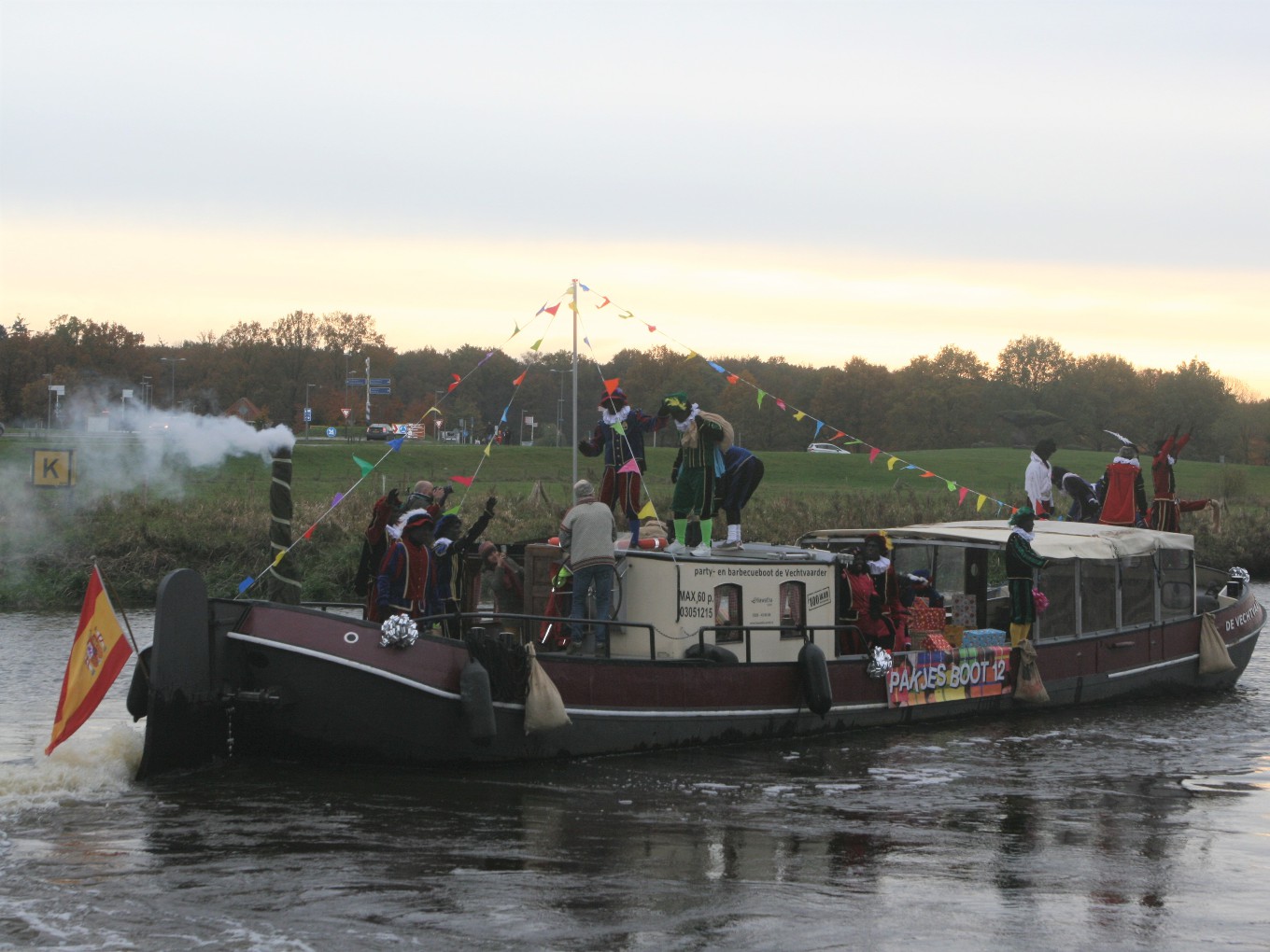 Enthousiaste ontvangst voor Sinterklaas en zijn Pieten in Dalfsen