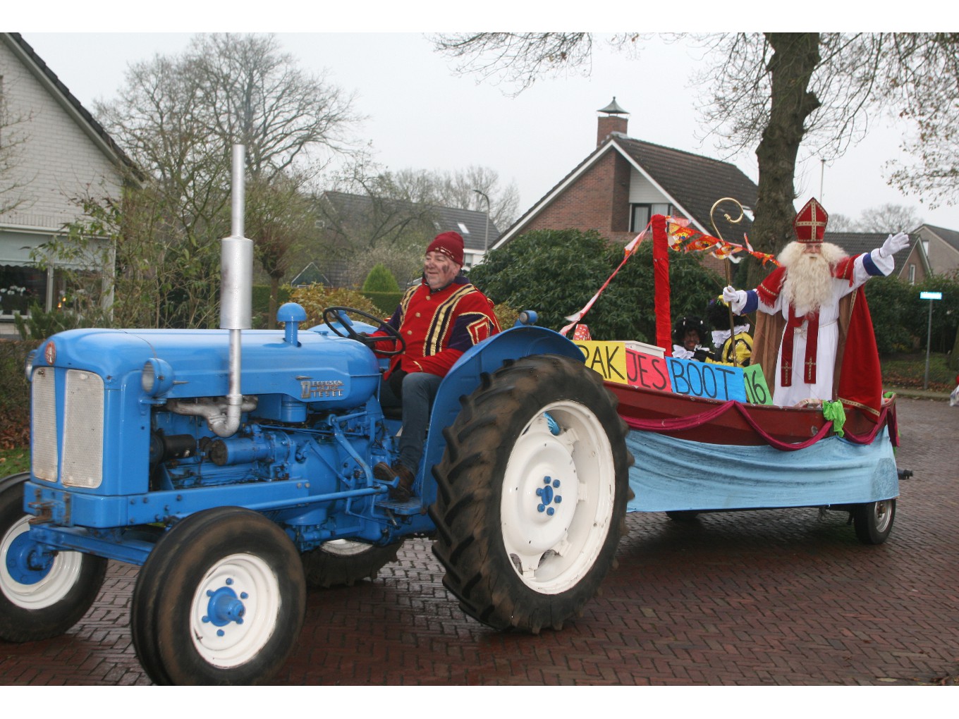 Sinterklaas maakt rondtocht door Oudleusen