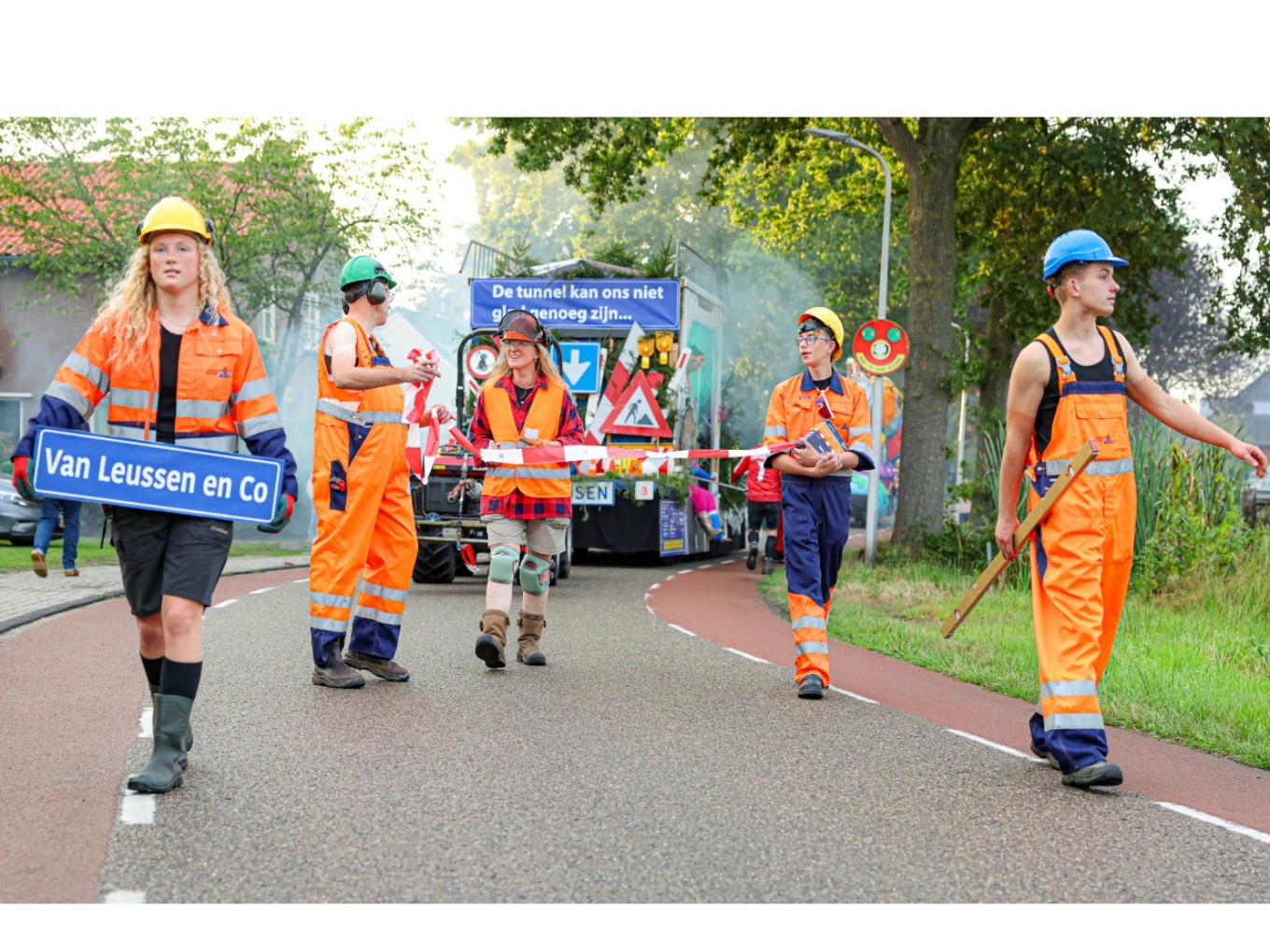 de winnaars van de Grote optocht: Van Leussen en Co. Foto: Marcel van Saltbommel.