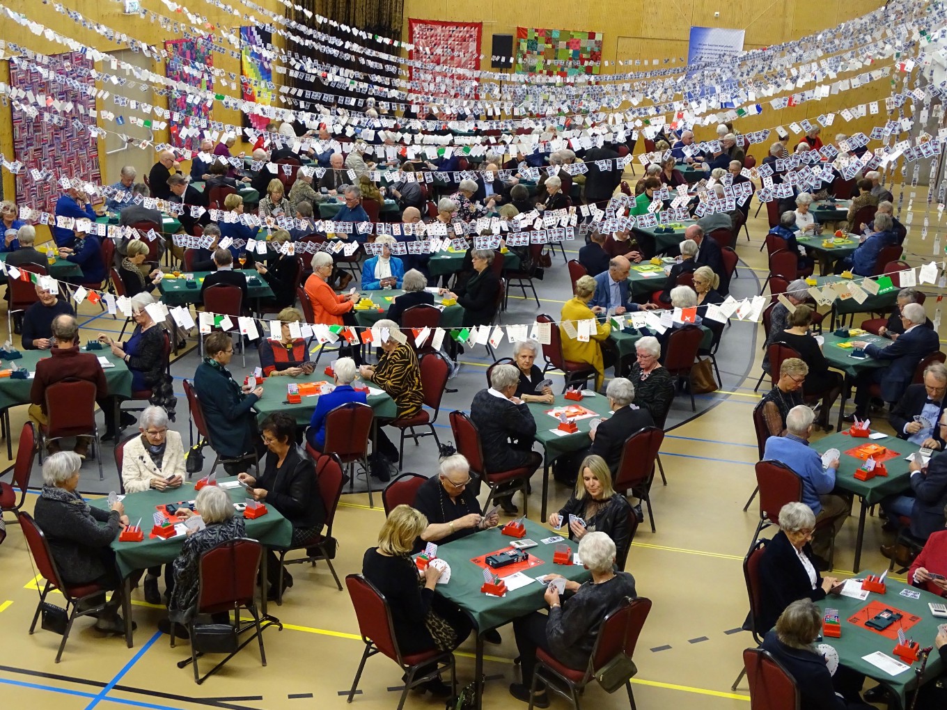 Jubilerende bridgeclub feest groots in Trefkoele+