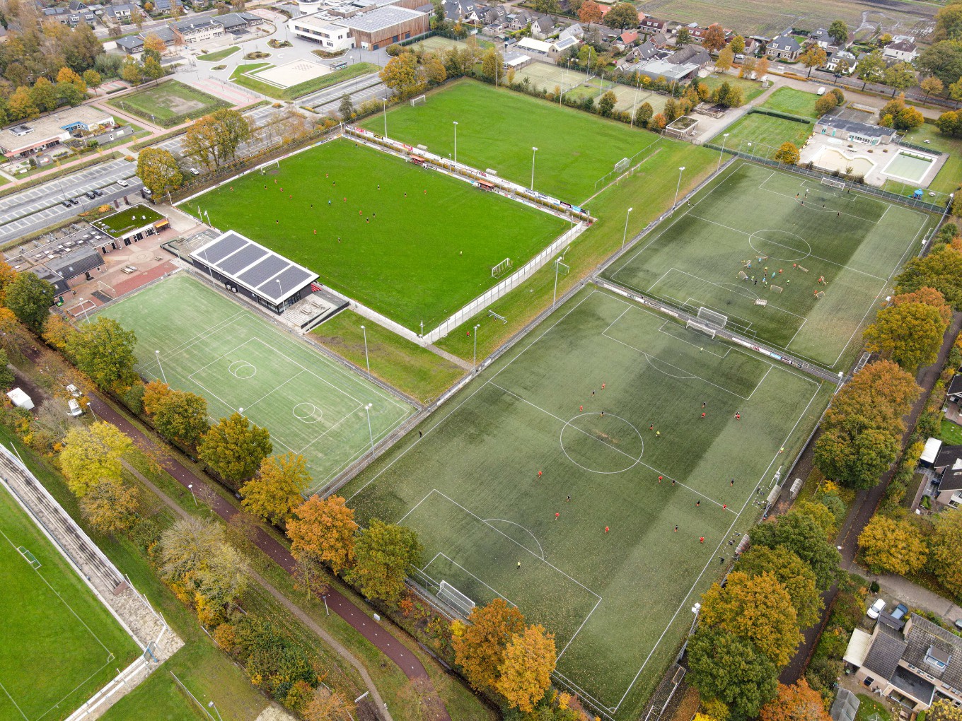 Gemeente Dalfsen vervangt kunstgrasvelden bij voetbalclubs