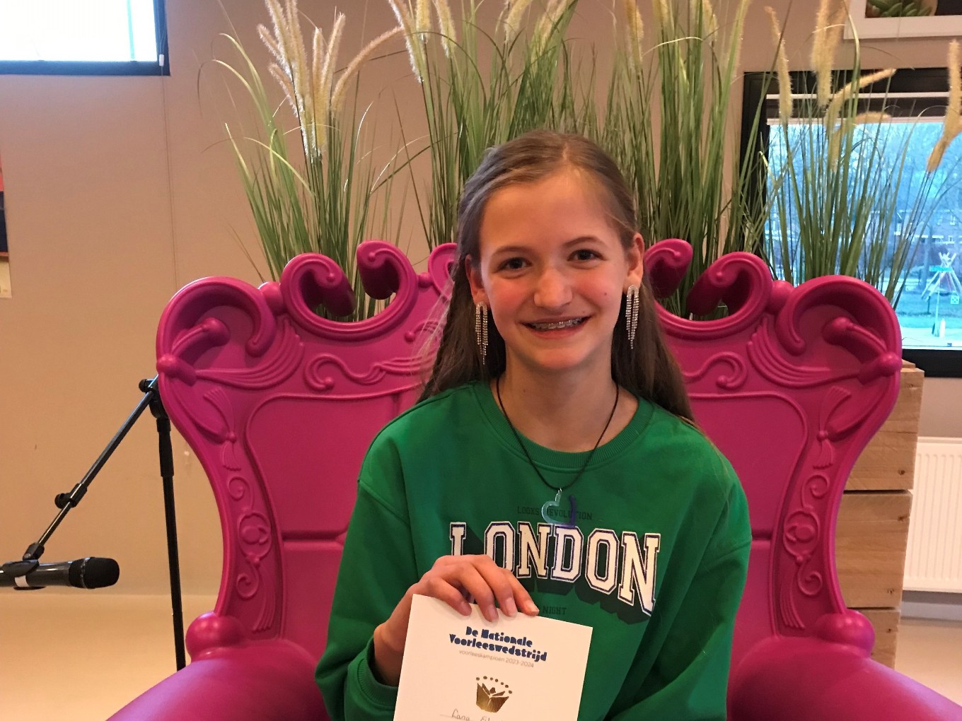Mara en Lana winnen voorleeswedstrijd in Dalfsen