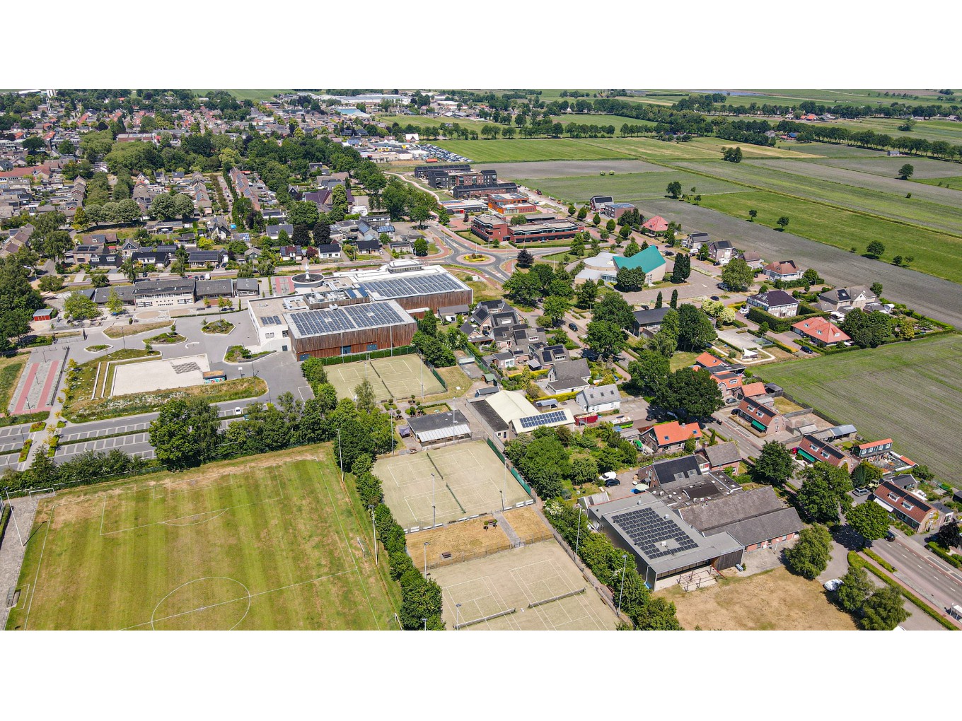 luchtfoto van Nieuwleusen. Archieffoto: Marcel van Saltbommel.