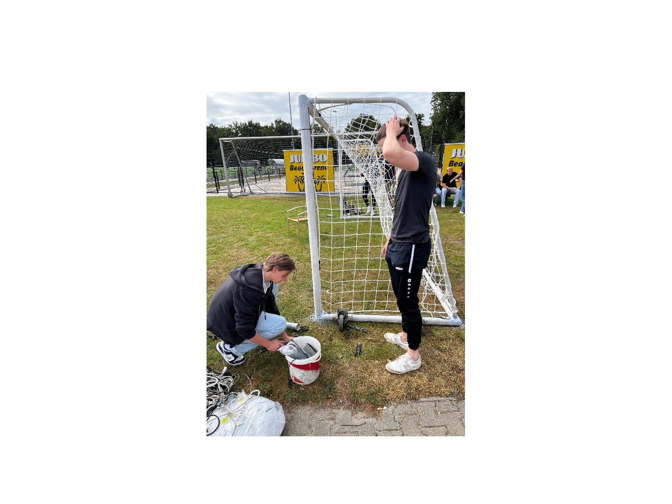 Honderd man bij klussendag Sportpark Gerner Dalfsen