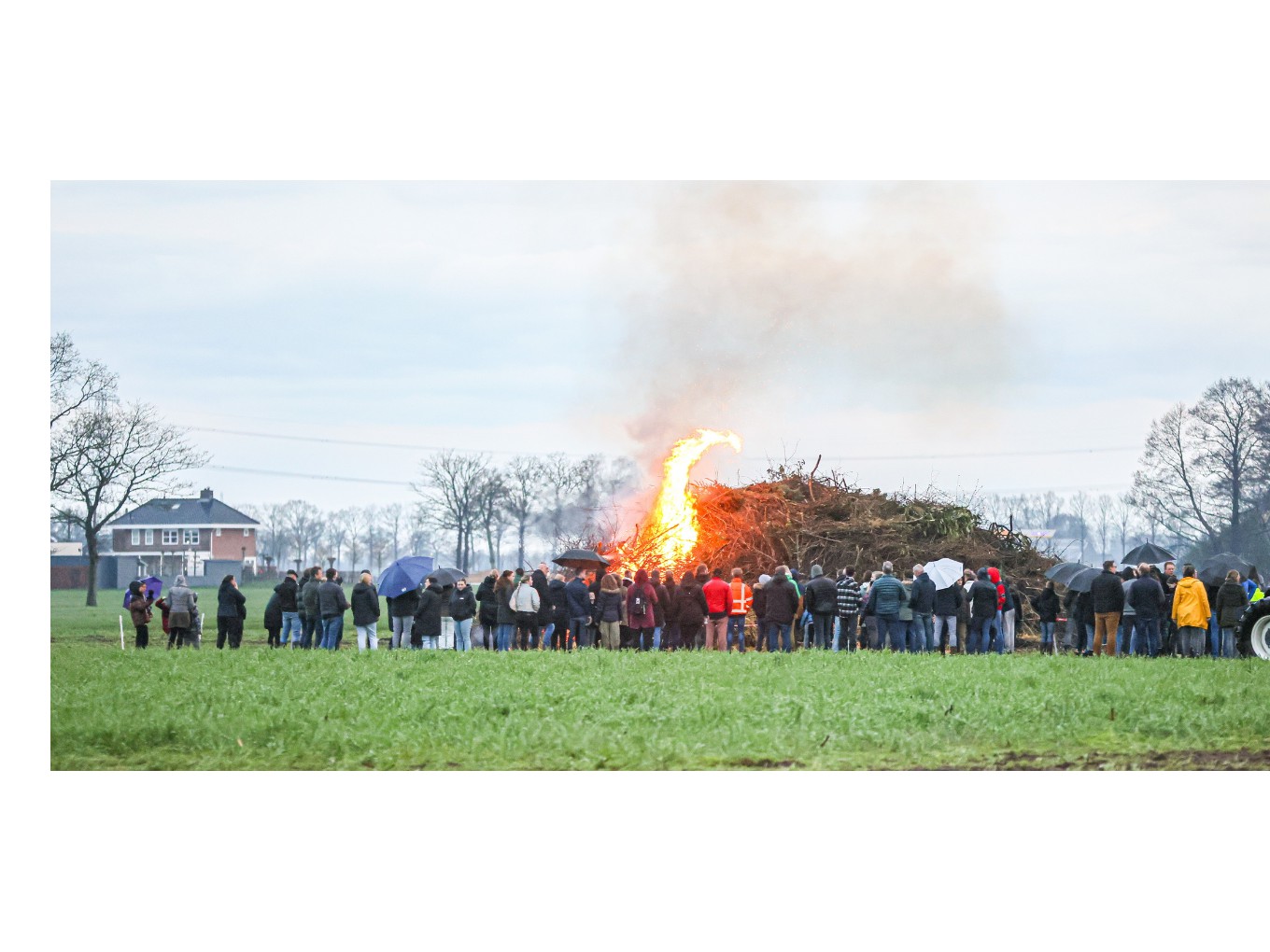 Paasvuur in Ankum trekt veel publiek