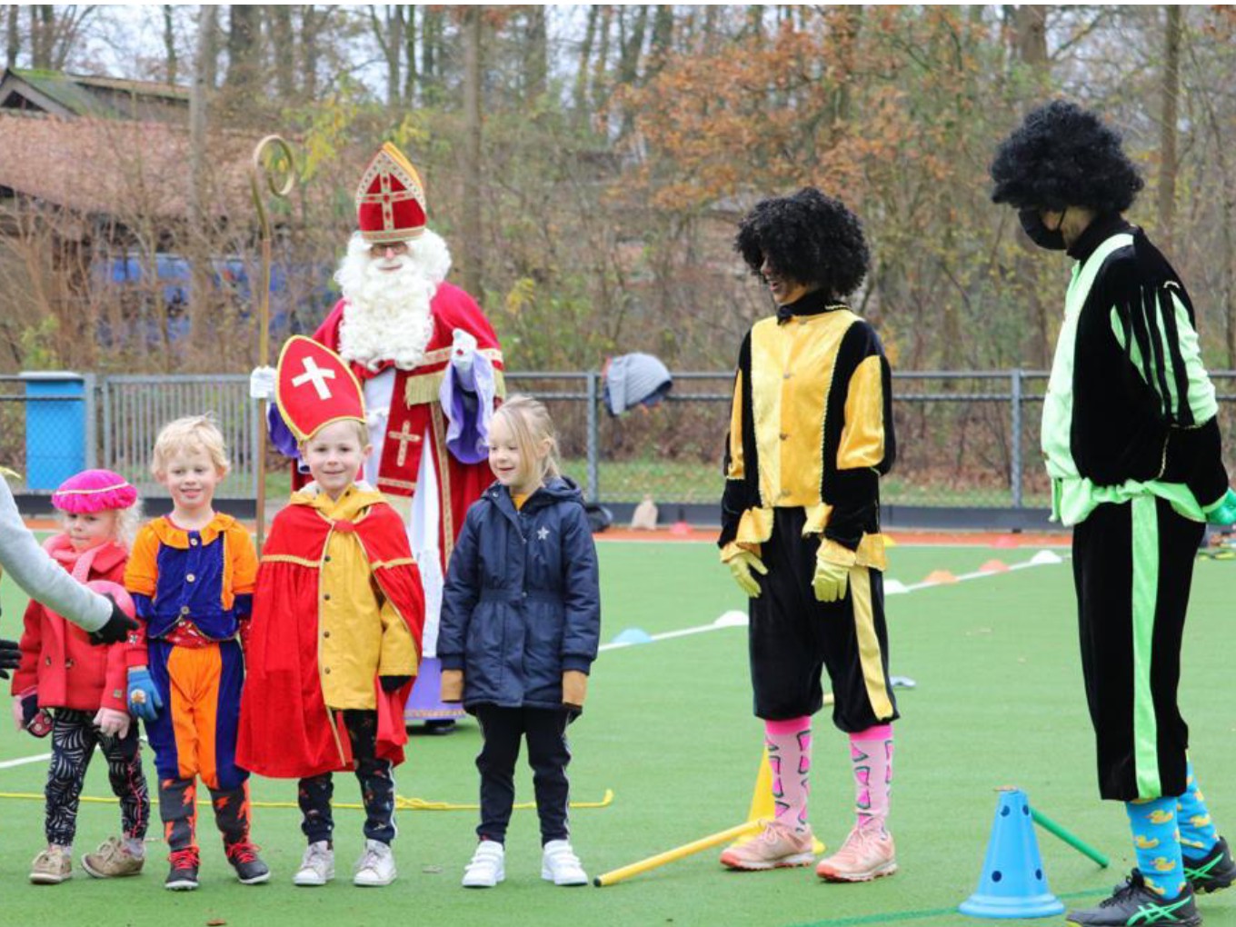 Sint geeft Pietentraining bij MHC Dalfsen