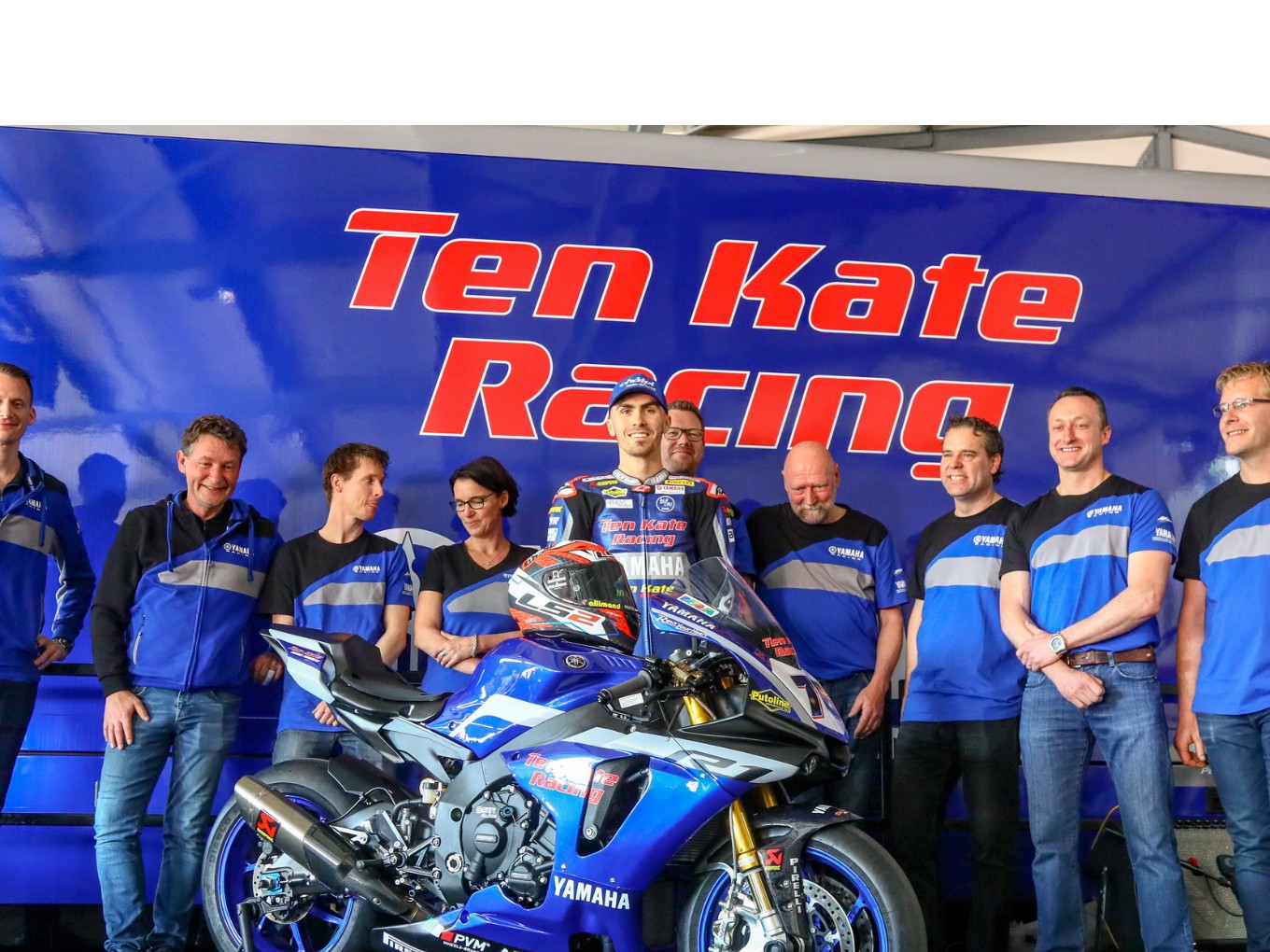 Ovationeel applaus voor Racingteam Yamaha tijdens pitstopdag Ten Kate