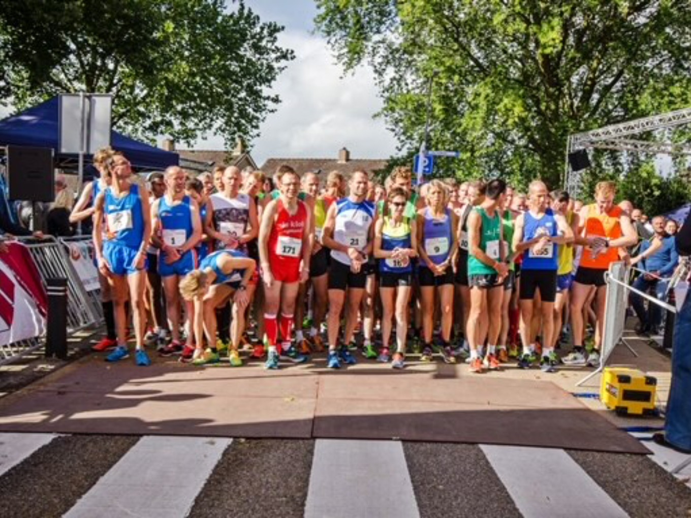 Plinq Loopfestijn met start en finish op Kerkplein