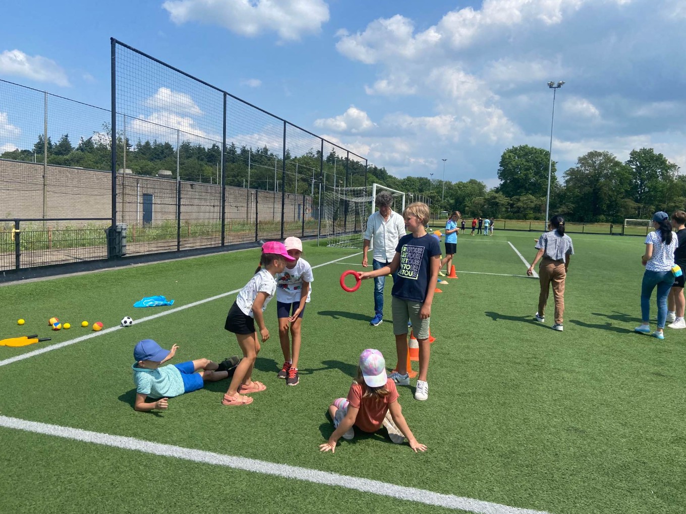 Spelmiddag voor Vluchtelingenkinderen in Dalfsen valt in de smaak