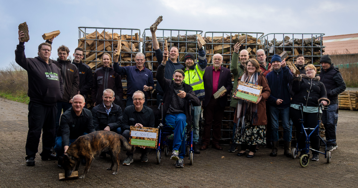 Gemeente steunt goede doelen met opbrengst snoeihout